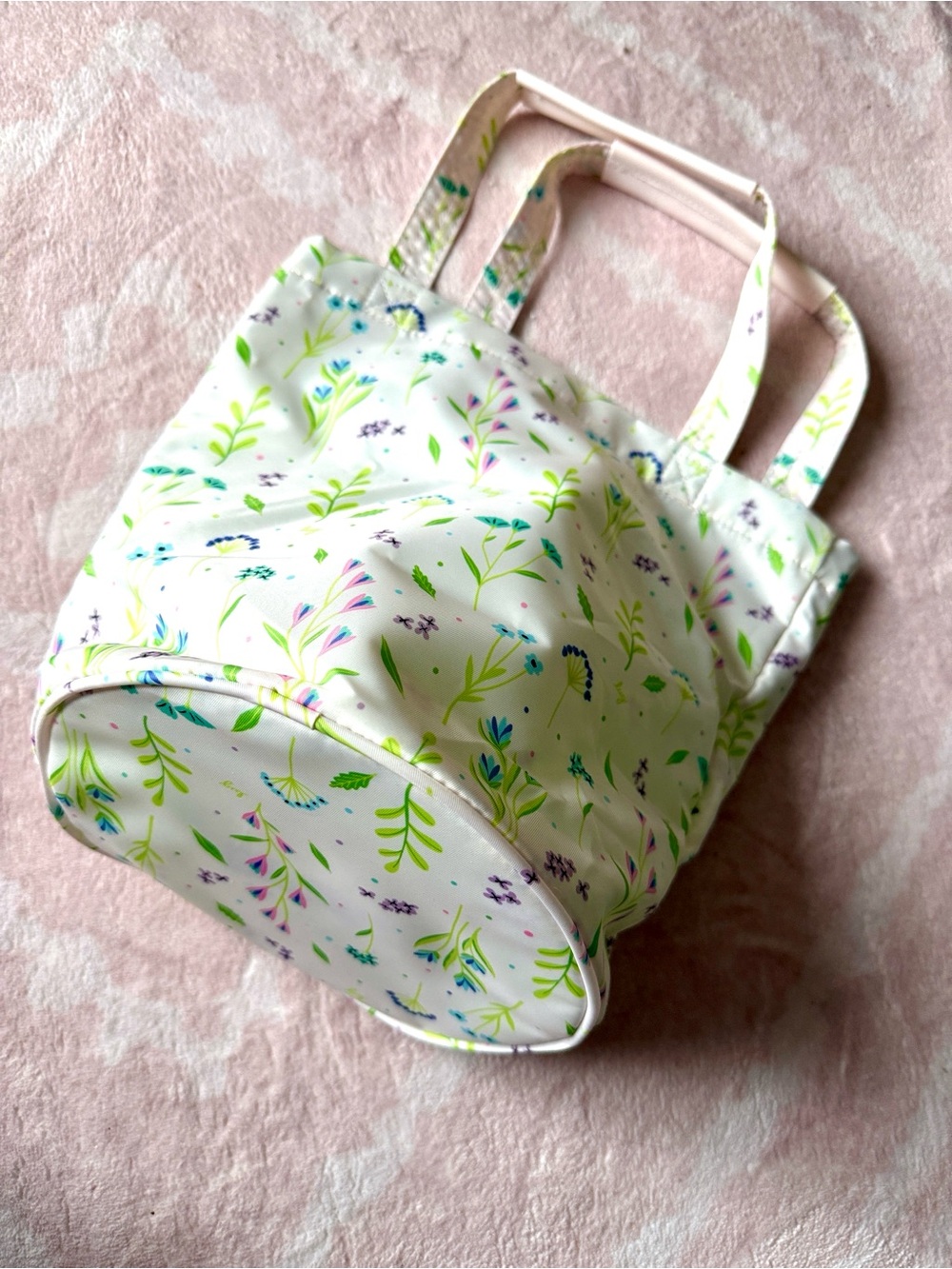 Lug Rocket Utility Tote in Meadow Retreat Like New - Picture 2 of 8